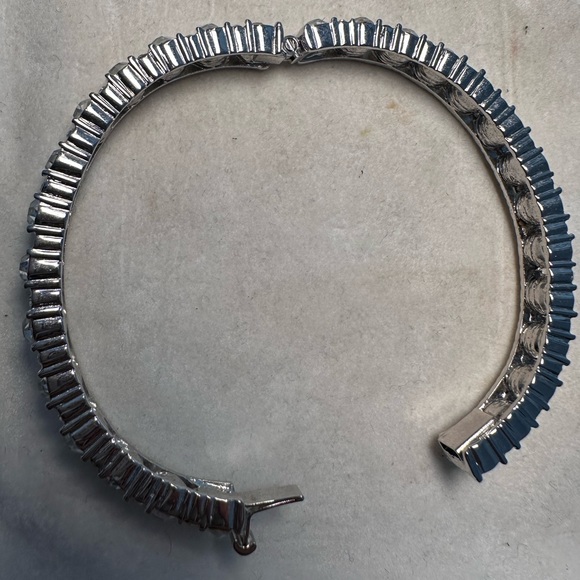 BR4 Oval shaped crystal bracelet - Picture 3 of 4